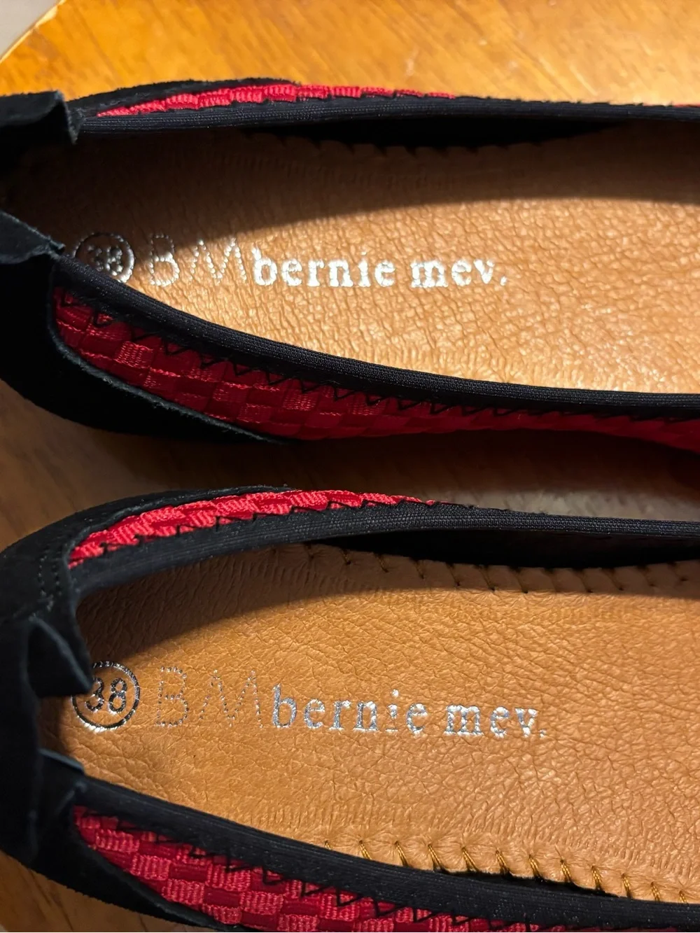 Bernie Mev Hazel Bella Me Black Red Slip On Woven Ballet Flats Size 7.5 / Eur 38